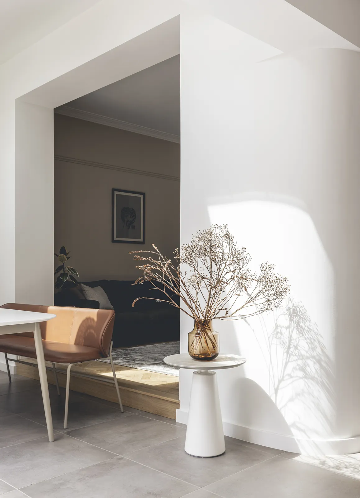 Curve House: Curve to dining space