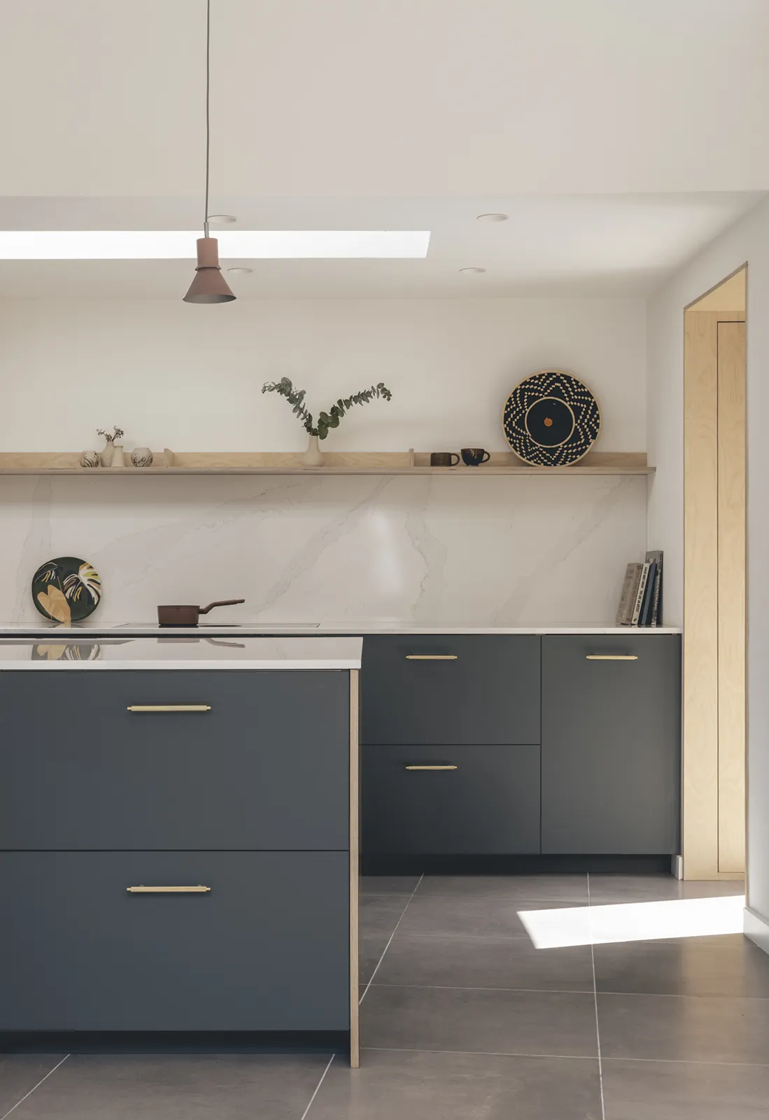 Curve House: Kitchen detail